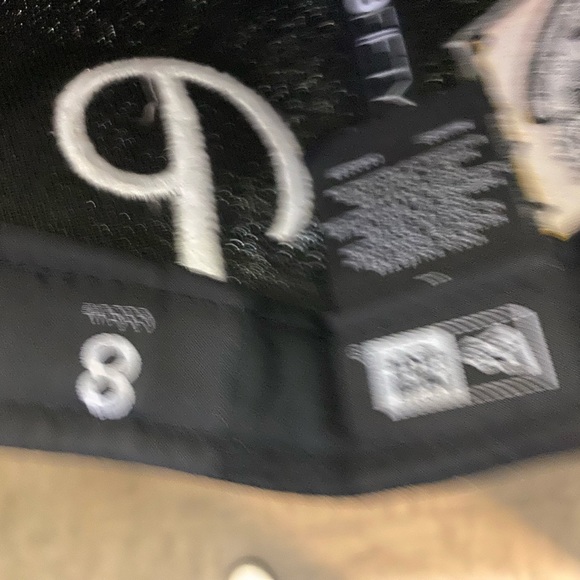 1.PITTSBURGH PIRATES 🏴☠️ 🧢 2.CINCINNATI🧢 3.ALL BLACK 🧢NEW ERA Sizes is 8️⃣ - Picture 11 of 15